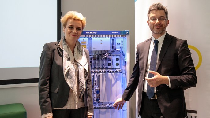 Prezydent Łodzi Hanna Zdanowska i Paweł Szczerkowski, szef Ericsson R&D Center w Polsce - fot. Sebastian Glapiński / UMŁ