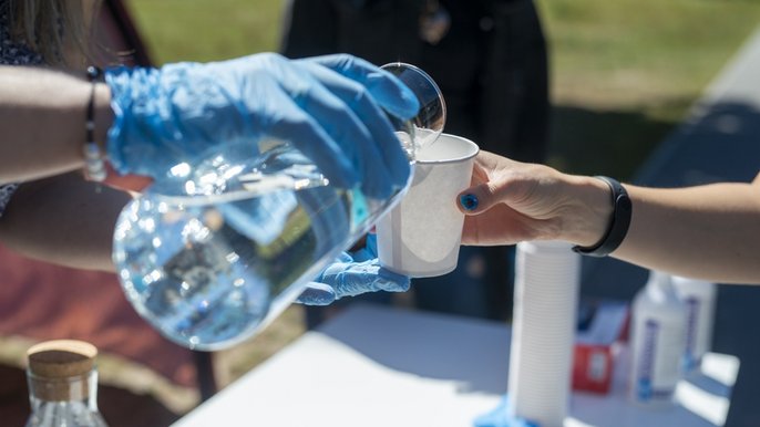 Łodzianie testują wodę w Parku na Zdrowiu - fot. Witold Ancerowicz / UMŁ