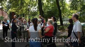 Grafika promująca wydarzenie: "Parki na Księżym Młynie. Ogrodowe pasje rodziny Herbstów i Scheiblerów" - spacer z Tatianą Szymańską z MPH -  mat. pras. Muzeum Pałac Herbsta