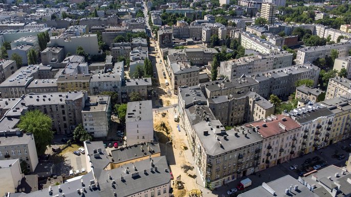 Tu powstaje najdłuższy woonerf w Polsce. Ulica Pogonowskiego zmieni się w zieloną, przyjazną mieszkańcom przestrzeń - fot. Stefan Brajter / UMŁ