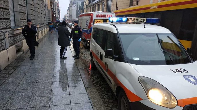 Nożownik ujęty przez strażników 