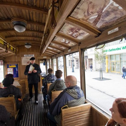 Wycieczka trambusem szlakiem wydarzeń 11 listopada 1918 w Łodzi 