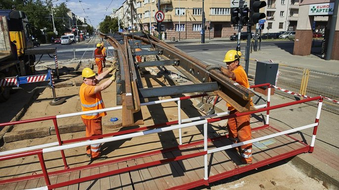 Układamy nowe torowisko na remontowej ulicy Narutowicza - fot. Radosław Jóźwiak / UMŁ