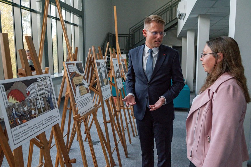 Wiceprezydent Łodzi, Adam Wieczorek i autorka wystawy Katarzyna Błaszczyk. Fot. P. Wacławiak, UMŁ.