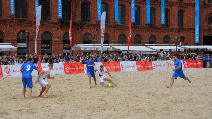 Zdjęcie promujące wydarzenie: Beach Soccer 2018 - Nożna na plaży w Manufakturze - mat. pras. Manufaktura