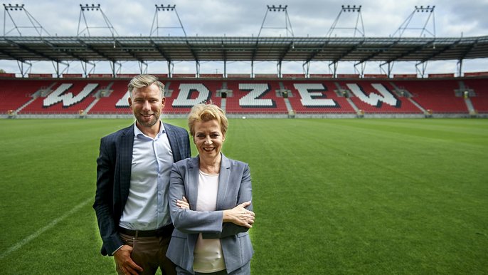 Prezydent Hanna Zdanowska i radny Bartosz Domaszewicz zachęcają do wspólnego kibicowania - fot. Radosław Jóźwiak / UMŁ