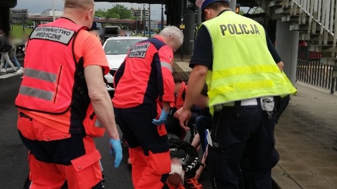 Strażniczka udzieliła pomocy potrąconemu pieszemu 