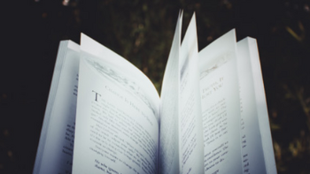 Zdjęcie promujące wydarzenie: „Czytanie performatywne” – Inauguracja spotkań grupy Teatralnej „Kwadransik” -  fot. mat. Poleski Ośrodek Sztuki