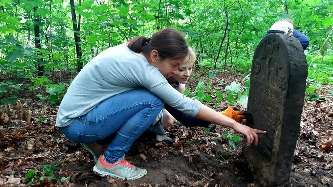 Akcja sprzątania Cmentarza Żydowskiego w Łodzi - fot. Stowarzyszenie Strażnicy Pamięci