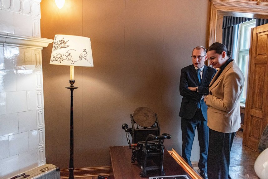 Wiceprezydent Łodzi Małgorzata Moskwa - Wodnicka i dyrektor Muzeum Józefa Piłsudskiego w Sulejówku Robert Andrzejczyk. Fot. P. Wacławiak, UMŁ. 