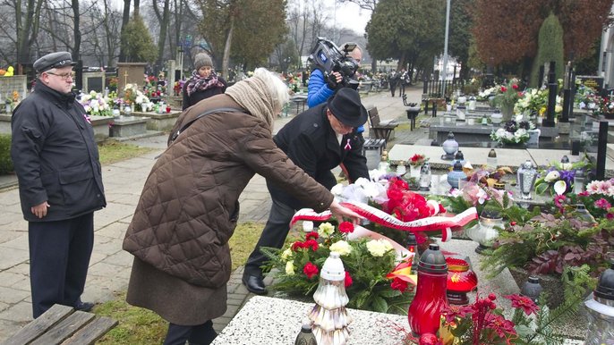 W imieniu prezydent Łodzi złożono kwiaty i zapalono znicze - mat. UMŁ