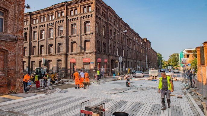 5 września zakończą się prace przy nowej, wyniesionej tarczy skrzyżowania ul. Gdańskiej z Ogrodową - fot. Radosław Żydowicz / UMŁ