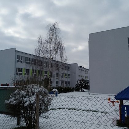 XXXIII Liceum Ogólnokształcące i Szkoła Podstawowa nr 6 ul. Kusocińskiego 116 w Łodzi po termomodernizacji 