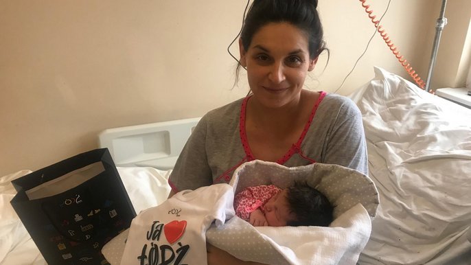 Pola, pierwsza łodzianka w 2021 r. z mamą Sylwią 