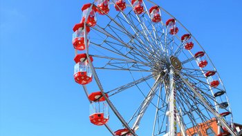 Zdjęcie promujące wydarzenie: "Wesołe miasteczko na rynku Manufaktury" -  mat. pras. Manufaktura