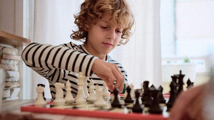 У шахи можна грати в будь-якому віці - фото envato elements
