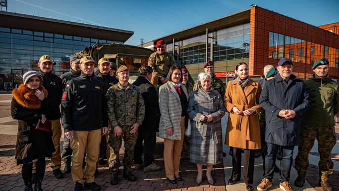  - z prawej strony wiceprezydent Małgorzata Moskwa - Wodnicka, Dorota Ryl, Wojewoda Łódzki oraz Agnieszka Ryś, wicemarszałek Województwa Łódzkiego. Z prawej strony Sławomir Murawski, dyrektor Manufaktury. fot. P. Wacławiak, UMŁ. 