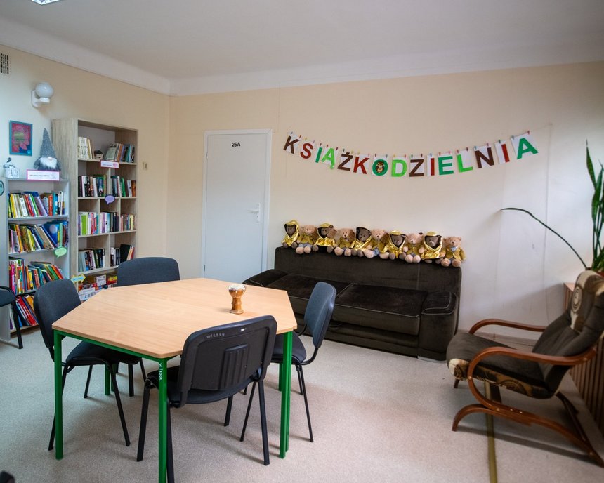 Ksiązkodzielnia przy ul. Kutrzeby 16.