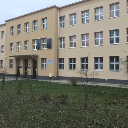 Szkoła Podstawowa nr 153 przy ul. Obrońców Westerplatte 28 w Łodzi po termomodernizacji 