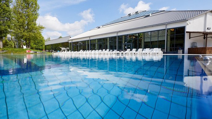 Od soboty, 28 kwietnia aż do niedzieli 6 maja, w godzinach 11-20 czynne będą wszystkie baseny zewnętrzne Aquaparku Fala - fot. Sebastian Glapiński