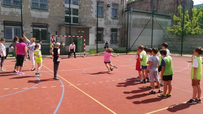 Wiceprezydent Trela stanął na bramce, a uczniowie strzelali gole - fot. Monika Pawlak / UMŁ