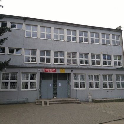 Szkoła Podstawowa nr 182 przy ul. Łanowej 16 w Łodzi przed termomodernizacją 