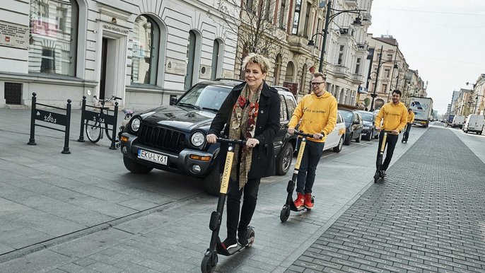 W Łodzi startuje miejska sieć hulajnóg elektrycznych - fot. Radosław Jóźwiak / UMŁ