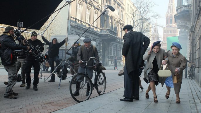 Ulica Roosevelta - plan filmowy „Ludzie i bogowie” - fot. Łódź Film Commission / https://www.facebook.com/LODZFILMCOMMISSION/