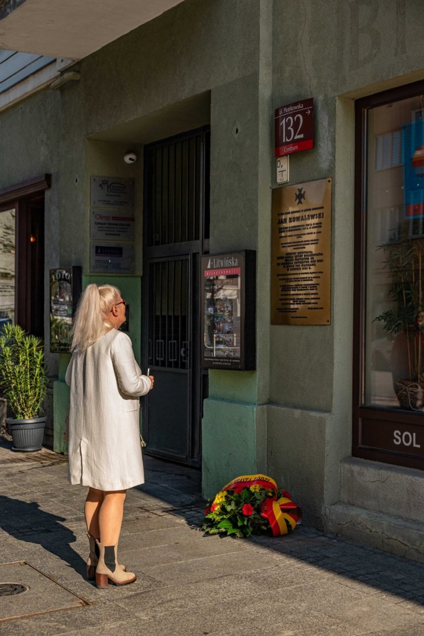 Tablica Jana Kowalewskiego przy Piotrkowskiej 132