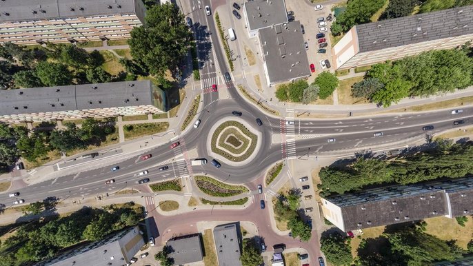 Przebudowa ul. Traktorowej będzie uzupełnieniem prac na ulicach Teofilowa. Po modernizacji Rojnej, Rydzowej i św. Teresy jest to kolejna ważna ulica, która stanowi główny dojazd do części mieszkaniowej osiedla. 