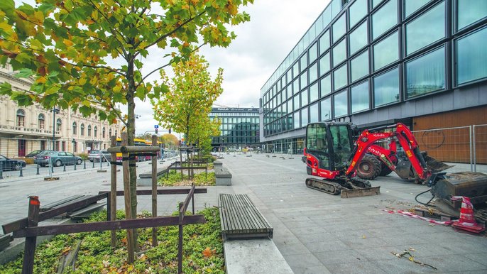 Zazielenić plac przed PURO - fot. ŁÓDŹ.PL