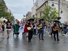 Występ grupy mariachi na ul. Piotrkowskiej