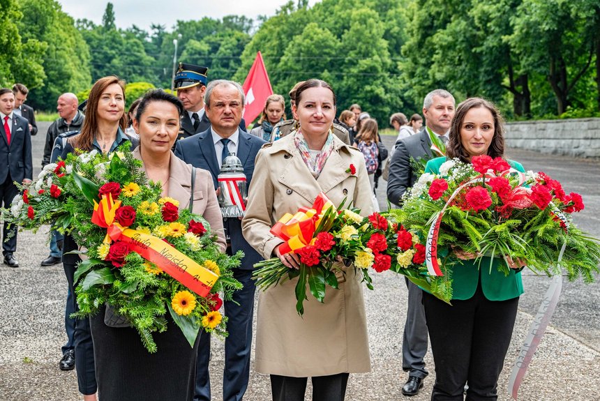 Od lewej: Kamila Ścibor, radna Rady Miejskiej w Łodzi, wiceprezydent Małgorzata Moskwa - Wodnicka oraz posłanka Ewa Szymanowska. Fot. P. Wacławiak, UMŁ. 