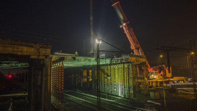 Nocne wyburzanie wiaduktu ul. Przybyszewskiego - fot. Stefan Brajter
