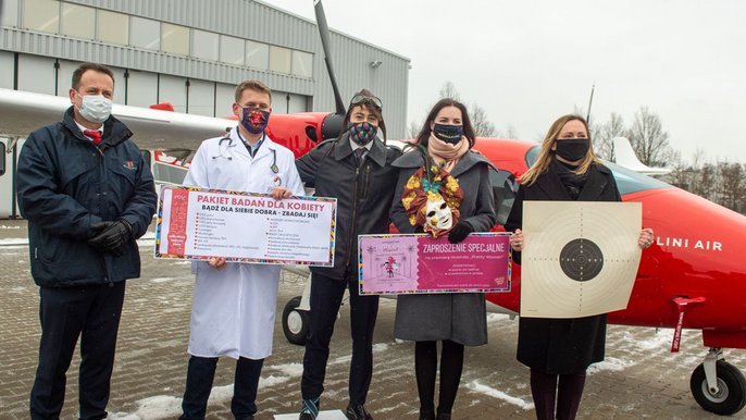 Konferencja prasowa pod siedzibą Bartolini Air 