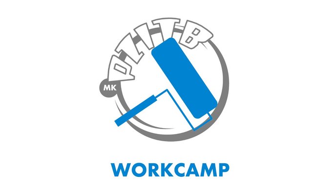 Biało-niebiesko-szary logotyp WORKCAMP. - Biało-niebiesko-szary logotyp WORKCAMP.