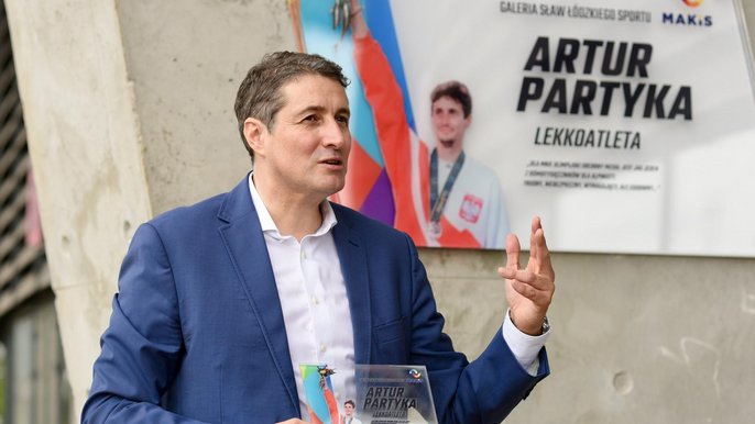 Artur Partyka został uhonorowany tablicą w Galerii Sław Łódzkiego Sportu - fot. Paweł Łacheta / UMŁ