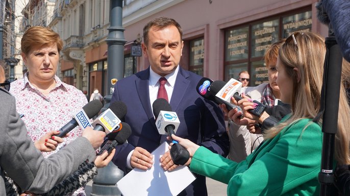 316 miejskich przedszkoli, szkół wszystkich szczebli i placówek edukacyjnych przystąpiło do ogólnopolskiego strajku nauczycieli, który rozpoczął się 8 kwietnia - fot. Monika Pawlak / UMŁ