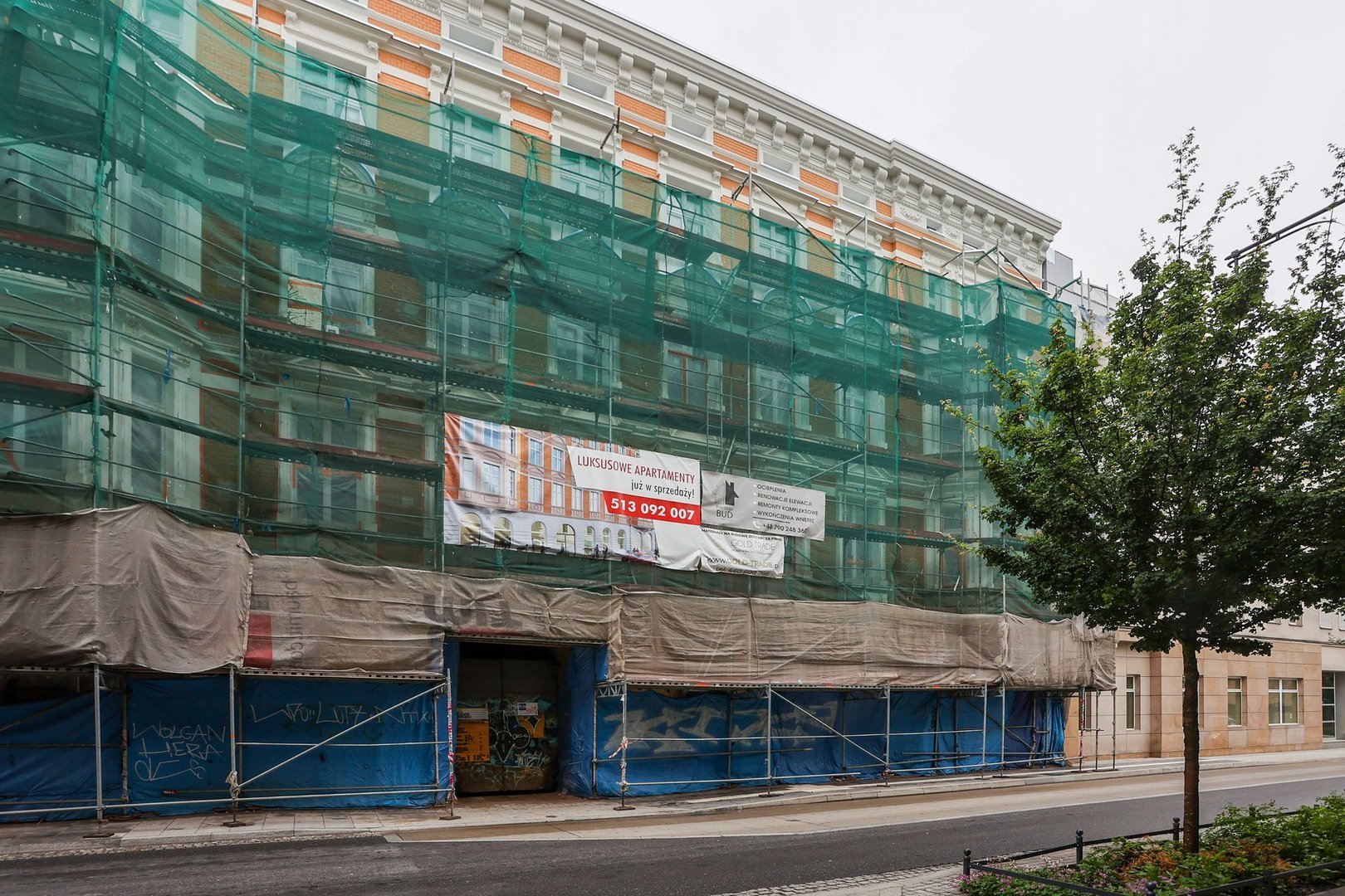 Remont kamienicy przy Nawrot 13 właśnie trwa, fot. Konrad Ciężki