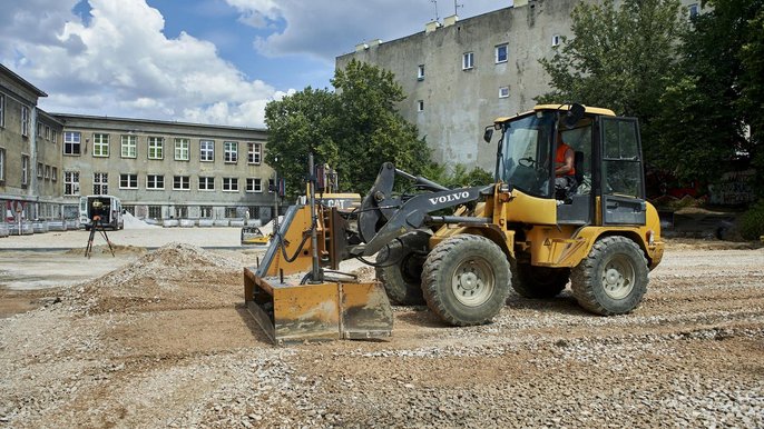 Dzięki Budżetowi Obywatelskiemu nowe boisko powstaje m.in. przy SP nr 45, ul. Bojowników Getta Warszawskiego 3 - fot. Radosław Jóźwiak