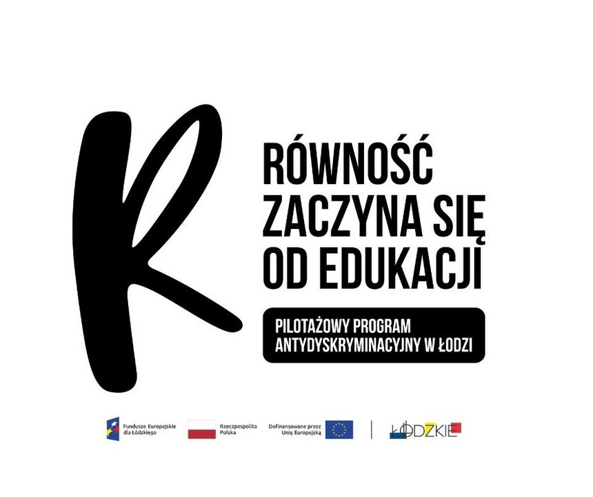Grafika z dużą literą „R” po lewej stronie i napisem: Równość zaczyna się od edukacji. Pod spodem znajduje się napis: Pilotażowy program antydyskryminacyjny w Łodzi. Na dole widoczne są logotypy Funduszy Europejskich, Rzeczypospolitej Polskiej, Unii Europejskiej oraz Województwa Łódzkiego