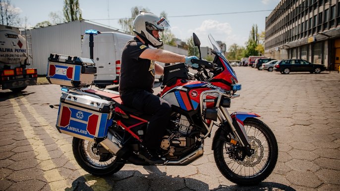 W najbliższych dniach na łódzkie ulice wyjadą dwie motokaretki, czyli motocykle wyposażone prawie tak, jak ambulans. - fot. Radosław Żydowicz