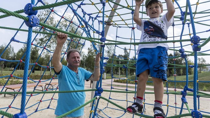 Nowoczesny plac zabaw przy na Radogoszczu - fot. Stefan Brajter / UMŁ