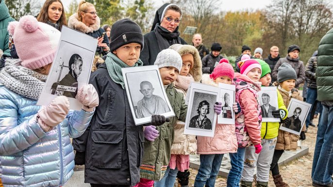 fot. Patryk Wacławiak / UMŁ - Przemarsz pod pomnik pękniętego serca