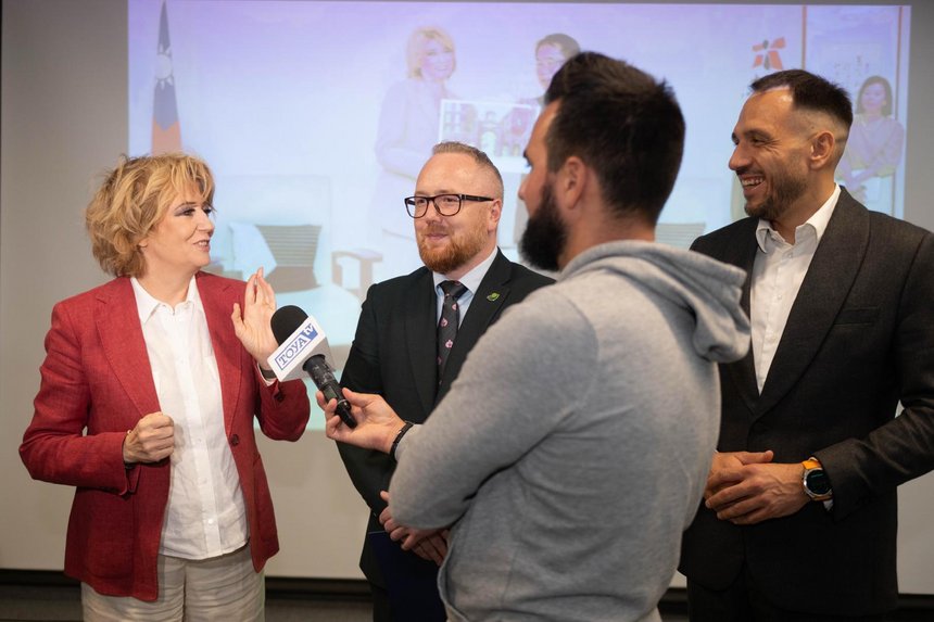 Prezydent Hanna Zdanowska udzielająca wywiadu.