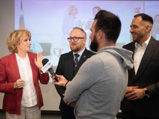 Prezydent Hanna Zdanowska udzielająca wywiadu.