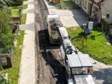 Prace ziemne przy budowie kanalizacji sanitarnej w Łagiewnikach.