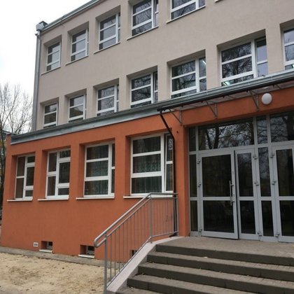 Szkoła Podstawowa nr 189 przy ul. Kossaka 19 w Łodzi po termomodernizacji 