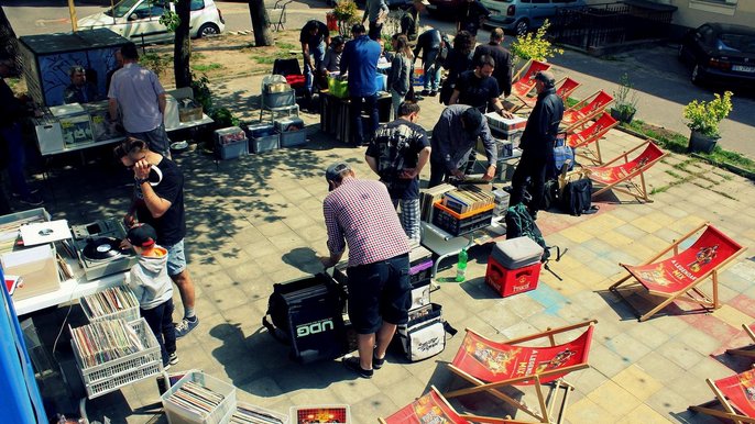 Zdjęcie promujące wydarzenie: Vinylowy Jam Session Niebostan / Dj / Patio/ Chillout - mat. pras. Klubokawiarnia Niebostan