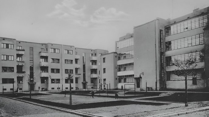  Oprowadzanie kuratorskie po wystawie “Nasz dom. Nasz blok. Osiedle im. Józefa Montwiłła-Mireckiego 1933/2023” 